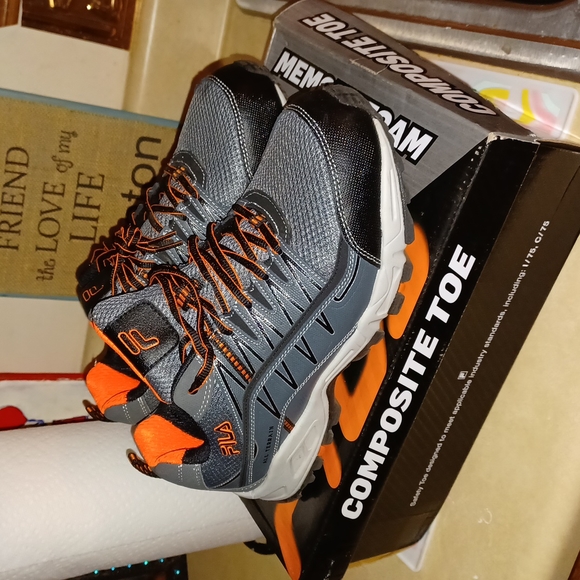 Fila memory foam size 9 in men. - Picture 2 of 7